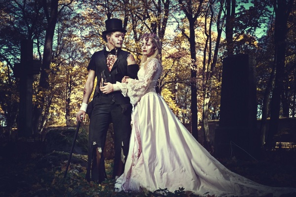 How To Host Your Haunting Halloween Wedding